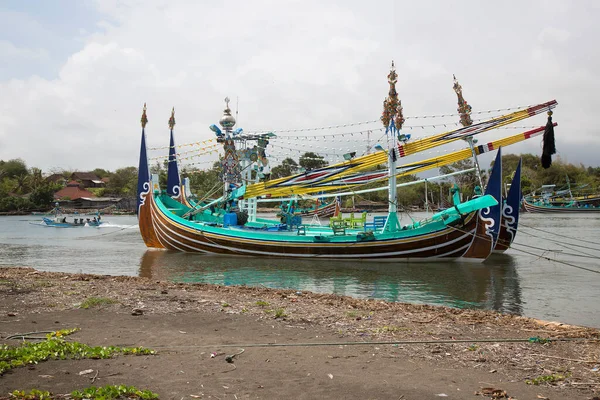 Flota Pesquera Tradicional Colores Brillantes Decoradas Religiosamente Puerto Pengambengan Indonesia — Foto de Stock