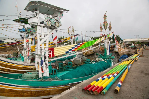 Bunte Und Religiös Dekorierte Traditionelle Fischereiflotte Hafen Von Pengambengan Indonesien — Stockfoto