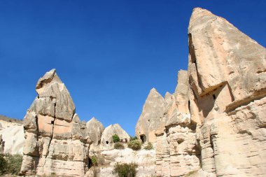 Kapadokya Türkiye 'nin ünlü antik kaya evleri