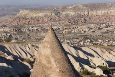 Kapadokya Türkiye 'nin ünlü antik kaya evleri