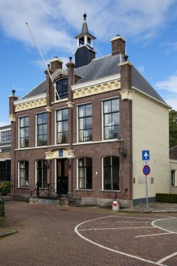 Tarihi bina güneşli gün