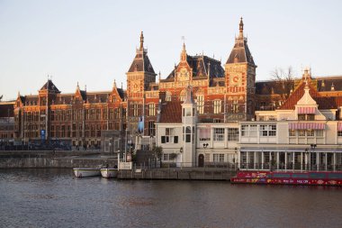 Hollanda, Amsterdam 'daki eski tren istasyonu.