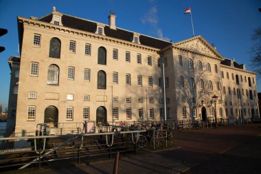 Amsterdam 'daki tarihi 17. Yüzyıl Donanma Deposu. Her türlü gemi teçhizatının depolanması için.