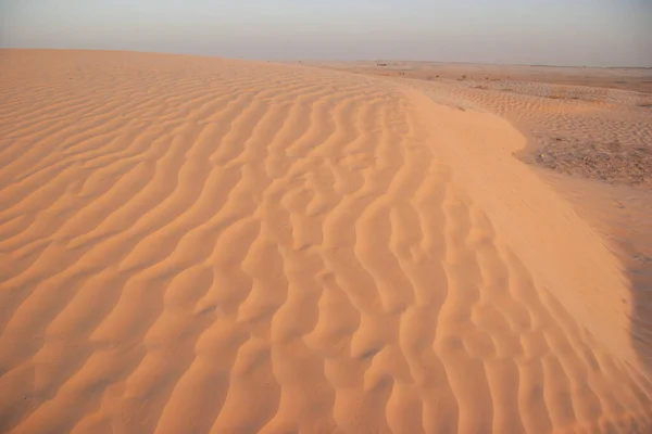 Puesta Sol Sobre Paisaje Desértico Con Dunas Arena Crestas Forma —  Fotos de Stock