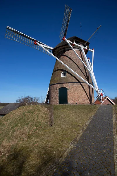 詳細と閉鎖典型的なオランダの風車 — ストック写真