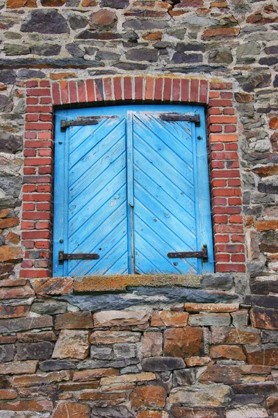 Синє Дерев Яне Вікно Червоній Цегляній Стіні — стокове фото