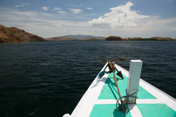 Hermosa Vista Del Lago Con Montañas Desde Barco — Foto de Stock