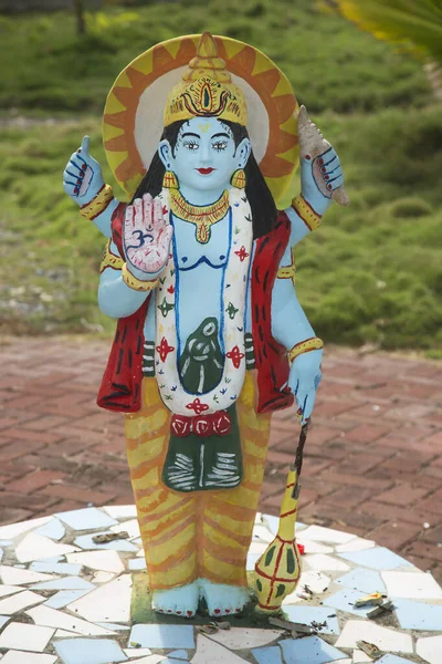 Gebetsstätte Für Hindu Mit Spirituellen Gegenständen Wie Flaggen Statuen Und — Stockfoto