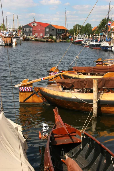 Hafen Mit Booten Europäischer Stadt — Stockfoto