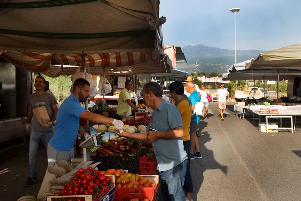 Şehirdeki Geleneksel Sokak Pazarı — Stok fotoğraf