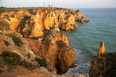 Güzel kayalık deniz manzarası