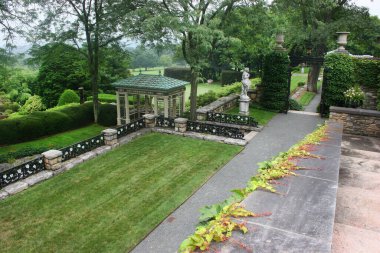 Bahçeli güzel Rockefeller malikanesi 