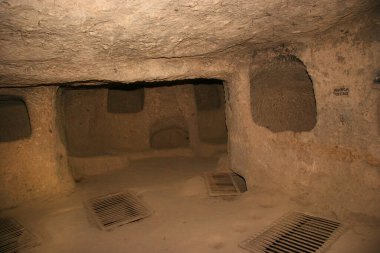 Bizans döneminden kalma tarihi yeraltı şehirleri Kapadokya hindisi, oturma odası, kilise, koridor, depolama ve daha fazlası.