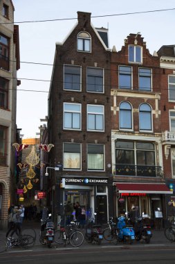 Hollanda, Amsterdam sokaklarındaki eski binalar.