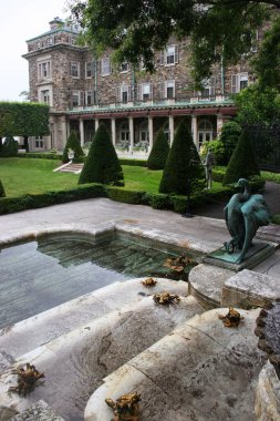 Bahçeli güzel Rockefeller malikanesi 