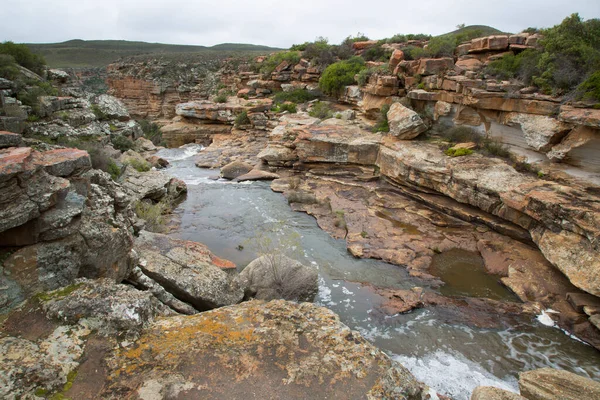 Bela Cachoeira Nas Montanhas — Fotografia de Stock