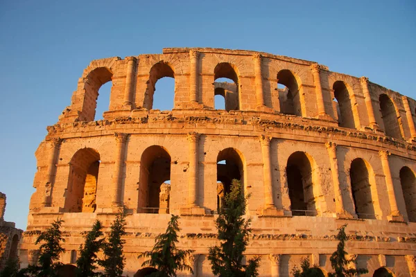 Ιστορικό Ρωμαϊκό Αμφιθέατρο Ερείπια Στο Ηλιοβασίλεμα Στη Βόρεια Αφρική Από — Φωτογραφία Αρχείου