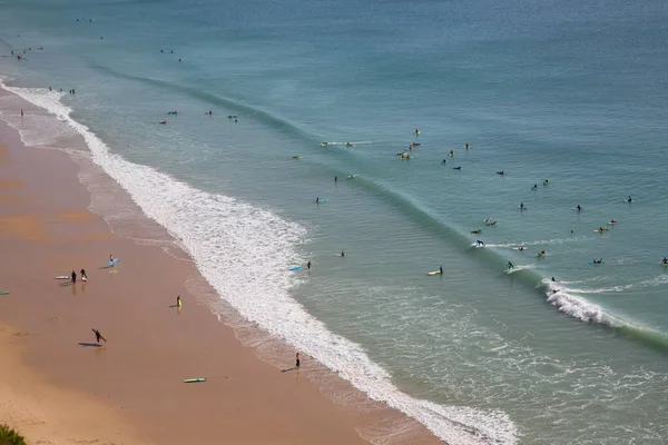 Ludzie Korzystający Plaży Wybrzeżu Oceanu Atlantyckiego — Zdjęcie stockowe