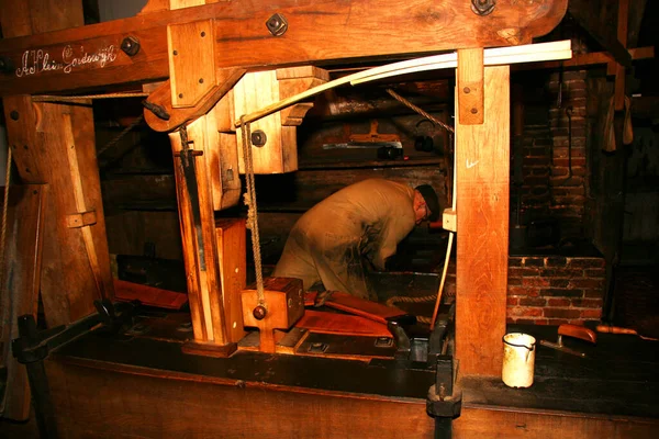 Ξυλουργός Που Εργάζεται Στο Εργαστήριο Χειροποίητα Προϊόντα — Φωτογραφία Αρχείου