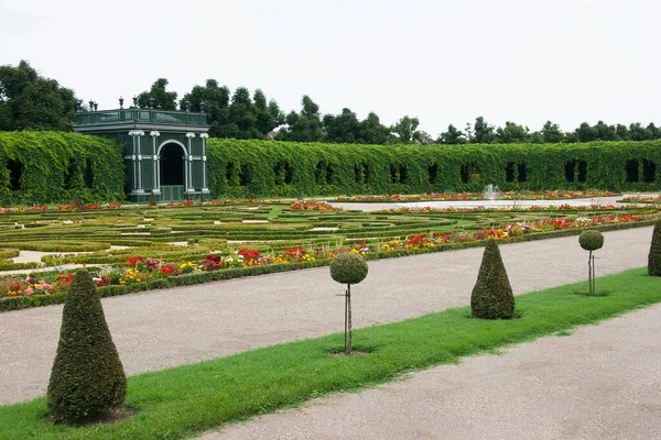 Επίσημες Παρτέρια Και Γκαζόν Του Κήπου Παλάτι — Φωτογραφία Αρχείου