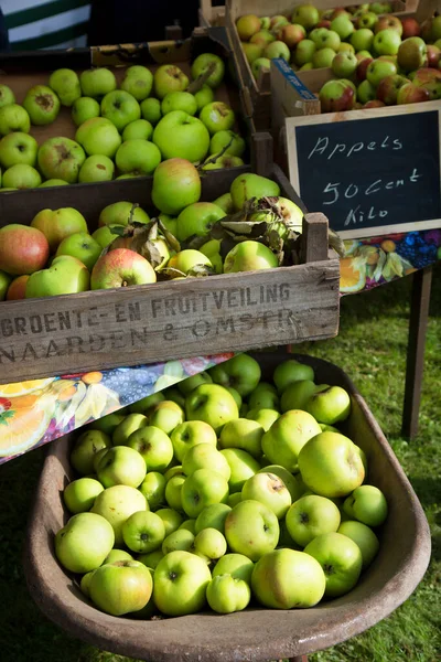 Manzanas Verdes Frescas Una Caja — Foto de Stock