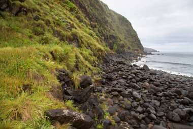 Güzel kayalık deniz manzarası