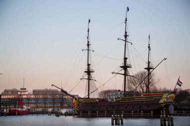Hollanda, Amsterdam 'da ahşap gemi