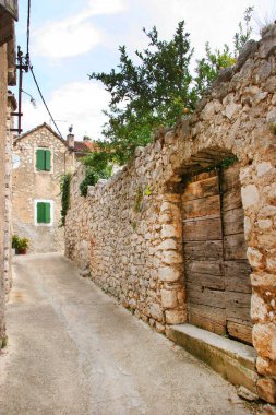 Antik şehrin antik evlerinin dış görünüşü