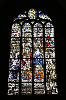 Gotik katedralin güzel iç mekanı. 