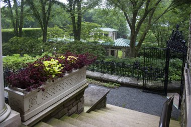 Bahçeli güzel Rockefeller malikanesi 