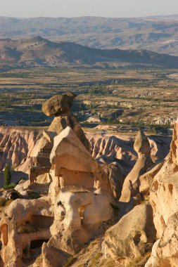 Kapadokya Türkiye 'nin ünlü antik kaya evleri