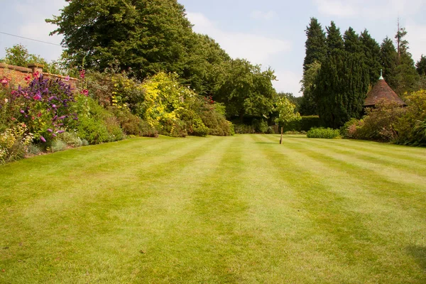 Schöner Anwesen Garten Blick — Stockfoto