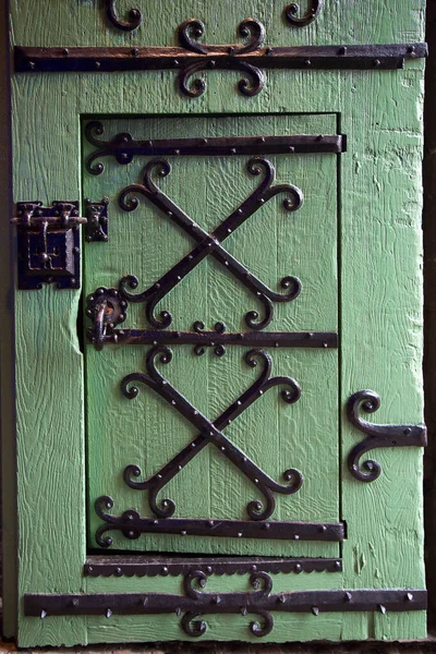 有锁的旧木门 — 图库照片