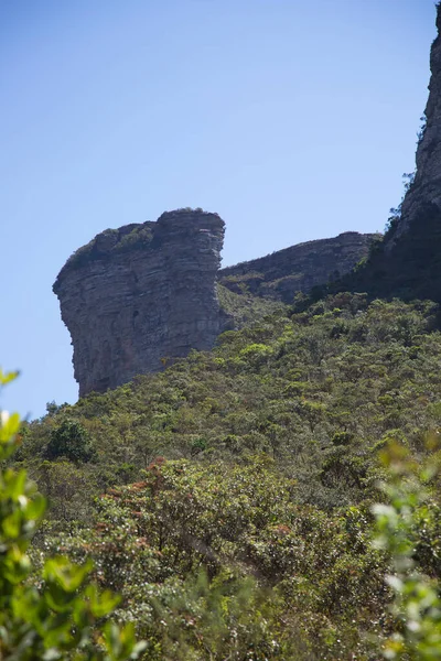 Blick Auf Schöne Landschaft Mit Felsen Und Grün — Stockfoto