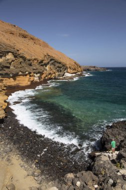 Uçurumlu güzel sahil manzarası