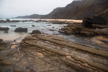 Güzel kayalık deniz manzarası