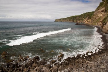 Deniz kıyısının güzel manzarası