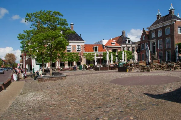 Amsterdam, Hollanda 'daki güneşli sokak sahnesi