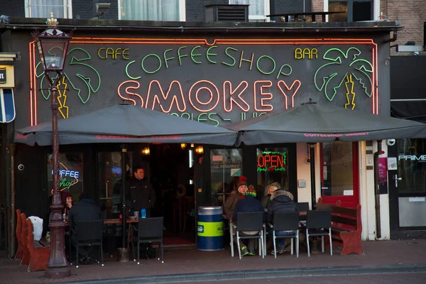Hollanda, Amsterdam 'da bir kafe. 