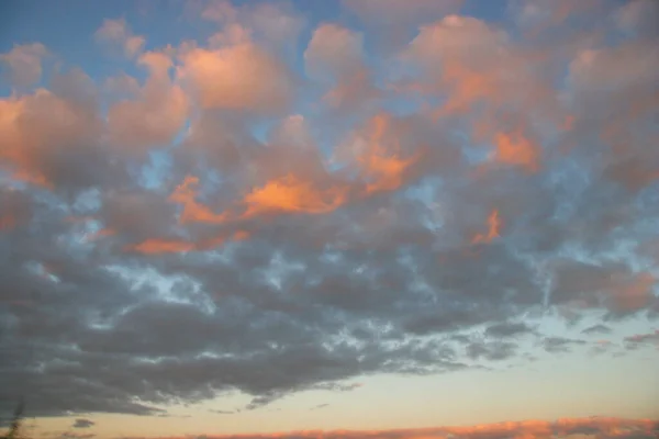 Schöner Himmel Bei Sonnenuntergang Mit Wolken — Stockfoto