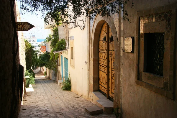 Arapların eski caddesinde inşa edilen güzel cephe