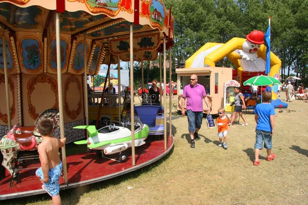 Şehirde bir meydanda festival