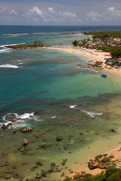 Gün ışığında halk plajı manzarası yükseldi