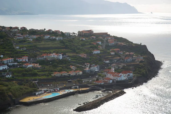 Küstenlandschaften Der Insel Madeira Porto Moniz Mit Natürlichem Meerschwimmbecken Zwischen — Stockfoto