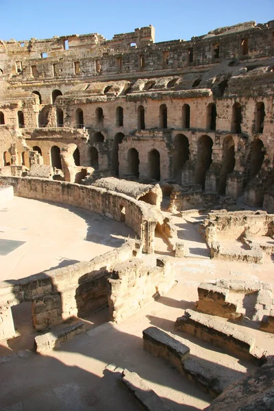 Turist manzarası, kasabanın eski kalıntıları.
