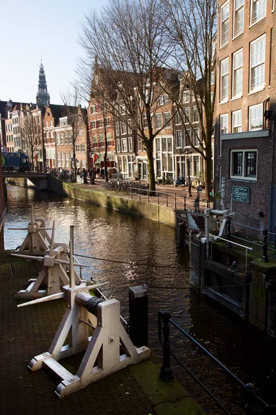 Edificios Típicos Arquitectura Holandesa Cinturón Del Canal Ámsterdam Con Vida — Foto de Stock