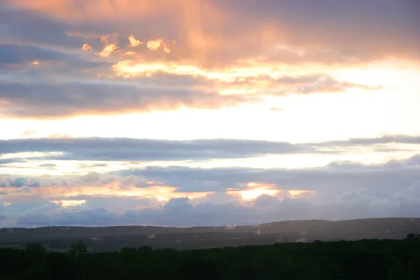 Schöner Sonnenuntergang Über Den Hügeln — Stockfoto