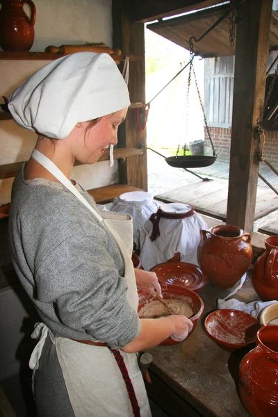  Antik kültür festivali, orta çağ yaşamı, orta çağda nasıl yaşandığını gösteren kostümlü insanlar.