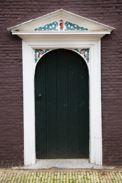 Vieja Puerta Madera Con Una Ventana — Foto de Stock