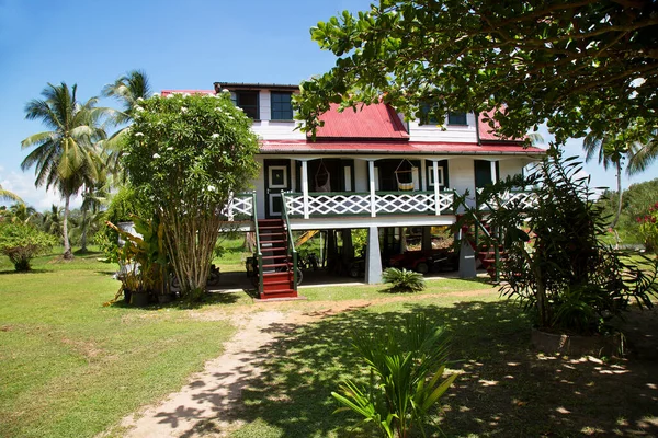 Güzel bir tropik tatil köyü.